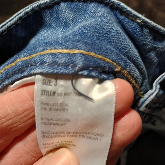 Size 3 Wallflower Capris - Picture 4 of 4